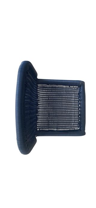 Taburetes aluminio y ratán azul trenzado