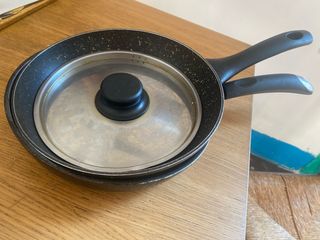 Set da cucina nero e dorato