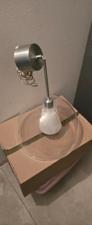 Lámpara colgante transparente y plateada