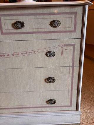 Cómoda y Mesitas de Noche Beige/Rosa
