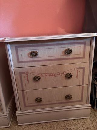 Cómoda y Mesitas de Noche Beige/Rosa