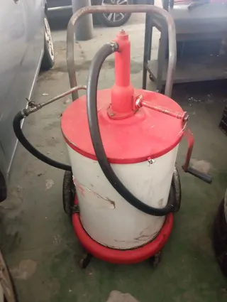 Dispensador de aceite con manguera