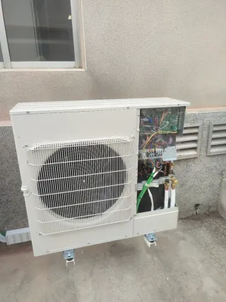 REPARACION. Y MANTENIMIEYO AIRE  ACONDICIONADO