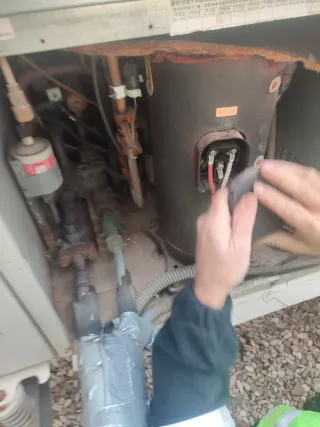 REPARACION. Y MANTENIMIEYO AIRE  ACONDICIONADO