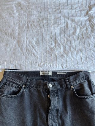 Pantalón vaquero negro de Pull&Bear