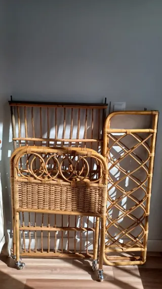 Cuna de mimbre grande antigua