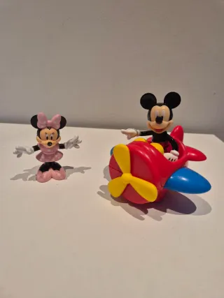 Figuras Mickey y Minnie con Avión