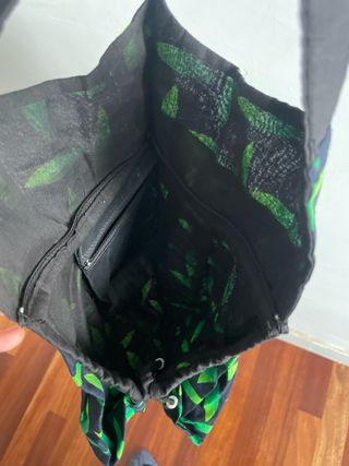 Bolso de tela con estampado de hojas