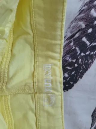 Pantalón corto vaquero amarillo