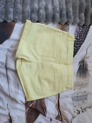 Pantalón corto vaquero amarillo