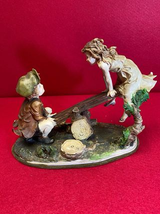 Figura Capodimonte Niños en Balancín