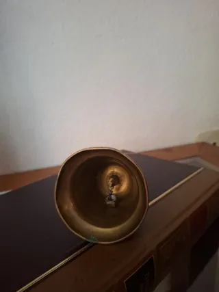 Campana de bronce vintage