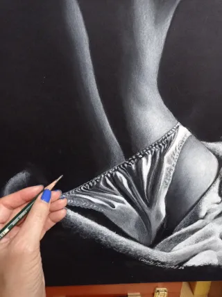 Dibujo a mano de mujer en papel