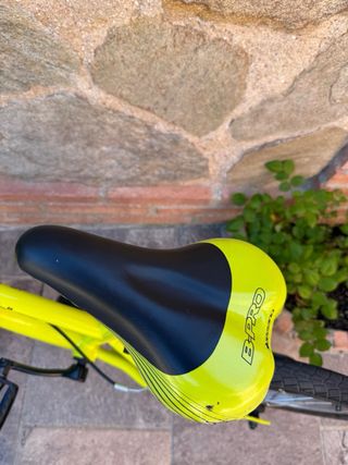 Bicicleta infantil B-PRO 16 amarilla Sin ruedines.