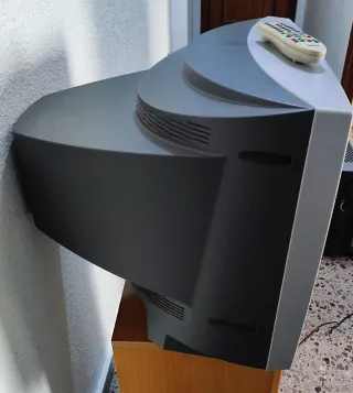 Televisor CRT Sanyo 21” + mando original