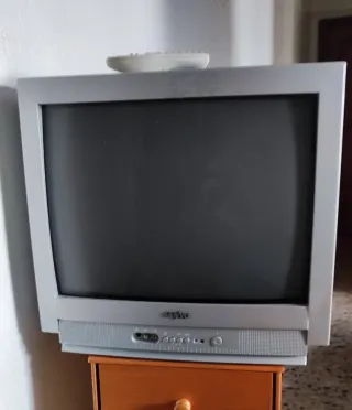 Televisor CRT Sanyo 21” + mando original