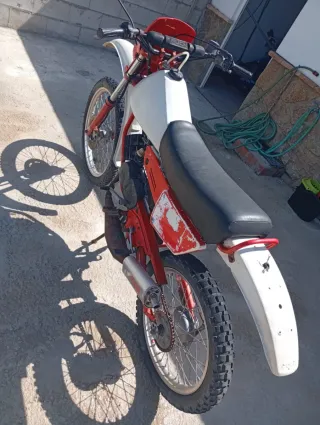 Ciclomotor Enduro Rojo y Blanco
