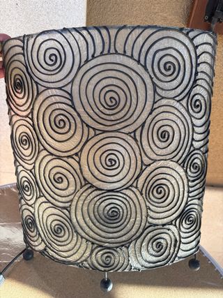 Lámpara de mesa espiral cuadrada