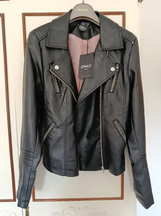 Cazadora cuero negra ONLY Talla S
