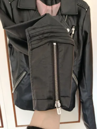 Cazadora cuero negra ONLY Talla S