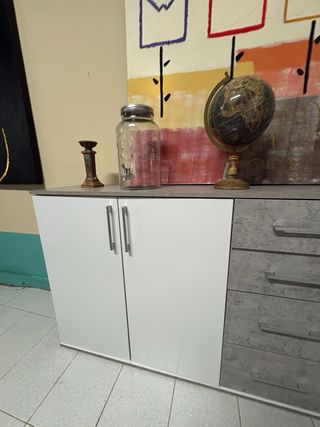 Mueble Johana 3 puertas 4 cajones