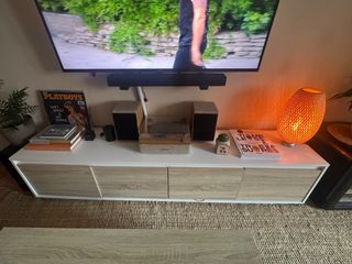 Mueble TV madera y blanco