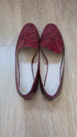 Zapatos planos Zara piel serpiente burdeos 38
