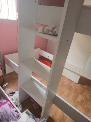 Cama doble infantil con armario y escaleras