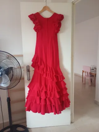 Traje de flamenca rojo volantes