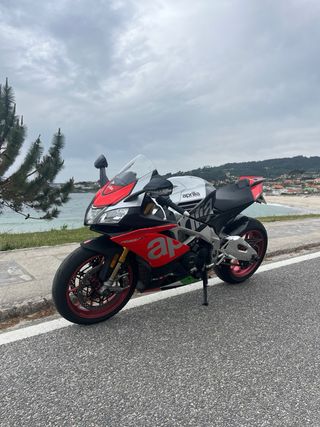 Aprilia RSV4 RF 2019
