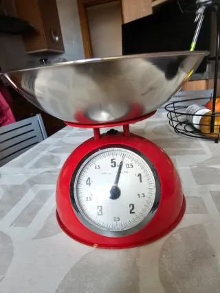 Balanza de cocina analógica roja