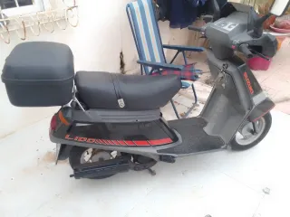 Suzuki Lido 75cc Negra y Roja