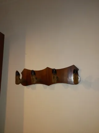 Perchero de madera antiguo