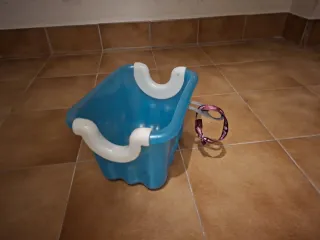 Cesta azul para bici de niño