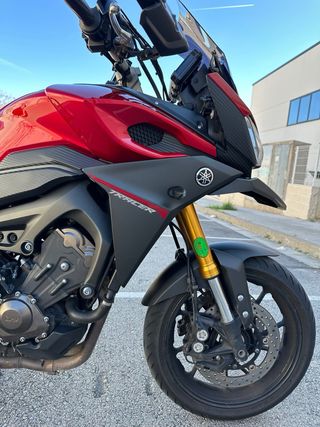 Yamaha Tracer 900 Adventure Negra/Roja