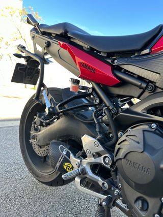 Yamaha Tracer 900 Adventure Negra/Roja