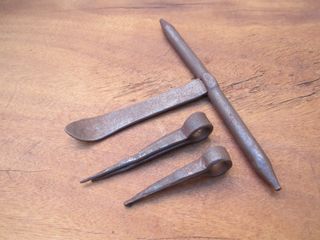 Cerrojo antiguo de forja centenaria, 20.5 cm.