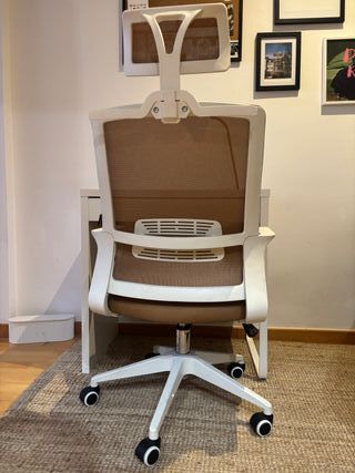 Escritorio IKEA MICKE + Silla SKLUM Marrón