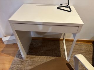 Escritorio IKEA MICKE + Silla SKLUM Marrón