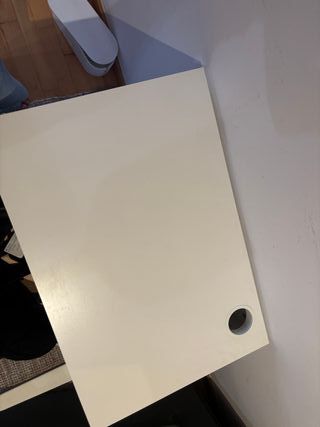 Escritorio IKEA MICKE + Silla SKLUM Marrón