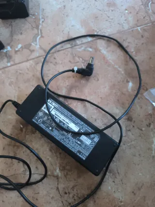 Fuente de alimentación Sony ACDP-04550 19.5V
