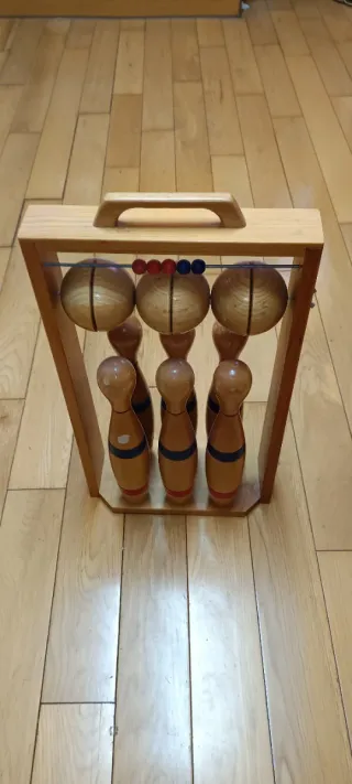 Juego de bolos de madera