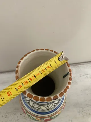 Jarrón de cerámica pintado a mano