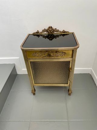 Mesita francesa Belle Époque dorada
