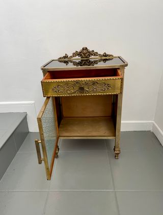 Mesita francesa Belle Époque dorada