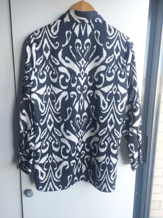 Blusa Mango efecto raso T.M