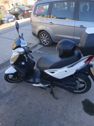 Kymco Agility City 50cc Blanca y Negra