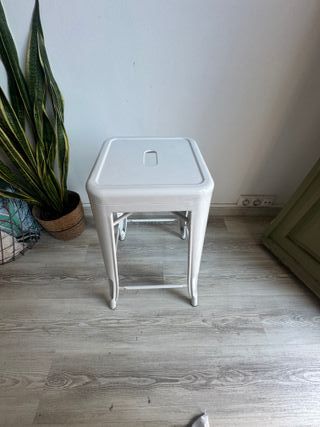 Banqueta de acero blanca