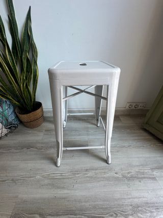 Banqueta de acero blanca