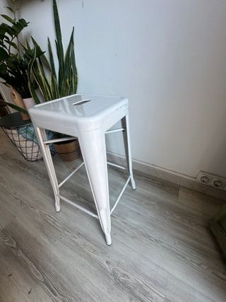 Banqueta de acero blanca